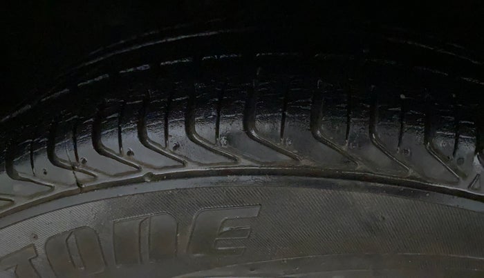 2019 Renault TRIBER RXT, CNG, Manual, 61,119 km, Left Front Tyre Tread