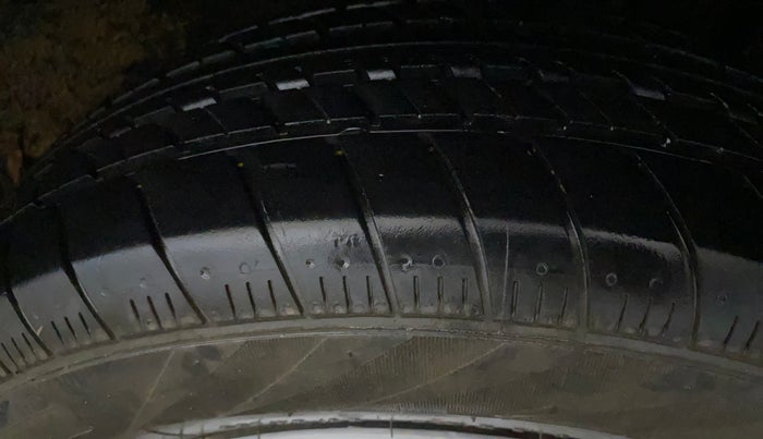 2019 Renault TRIBER RXT, CNG, Manual, 61,119 km, Left Rear Tyre Tread