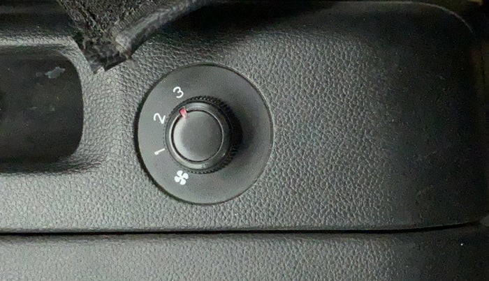 2019 Renault TRIBER RXT, Petrol, Manual, 20,393 km, Rear AC Temperature Control