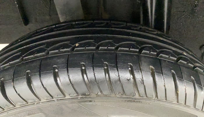 2019 Renault TRIBER RXT, Petrol, Manual, 20,393 km, Right Rear Tyre Tread