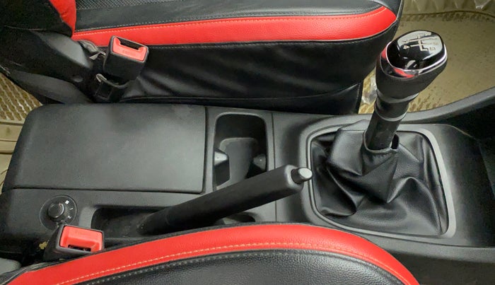 2019 Renault TRIBER RXT, Petrol, Manual, 20,393 km, Gear Lever