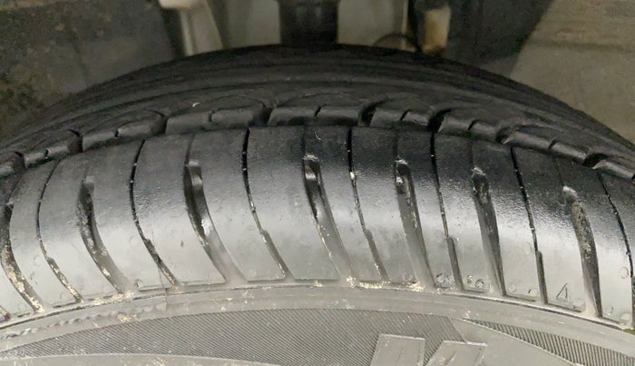 2019 Renault TRIBER RXT, Petrol, Manual, 20,393 km, Left Front Tyre Tread