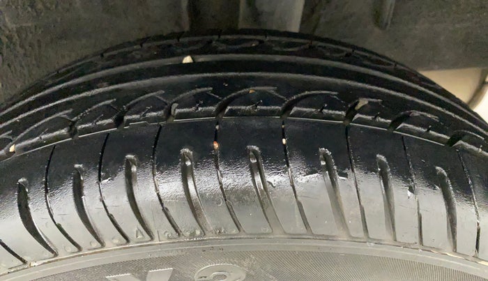 2019 Renault TRIBER RXT, Petrol, Manual, 20,393 km, Left Rear Tyre Tread