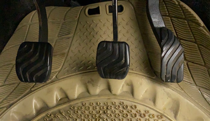 2019 Renault TRIBER RXT, Petrol, Manual, 20,393 km, Pedals