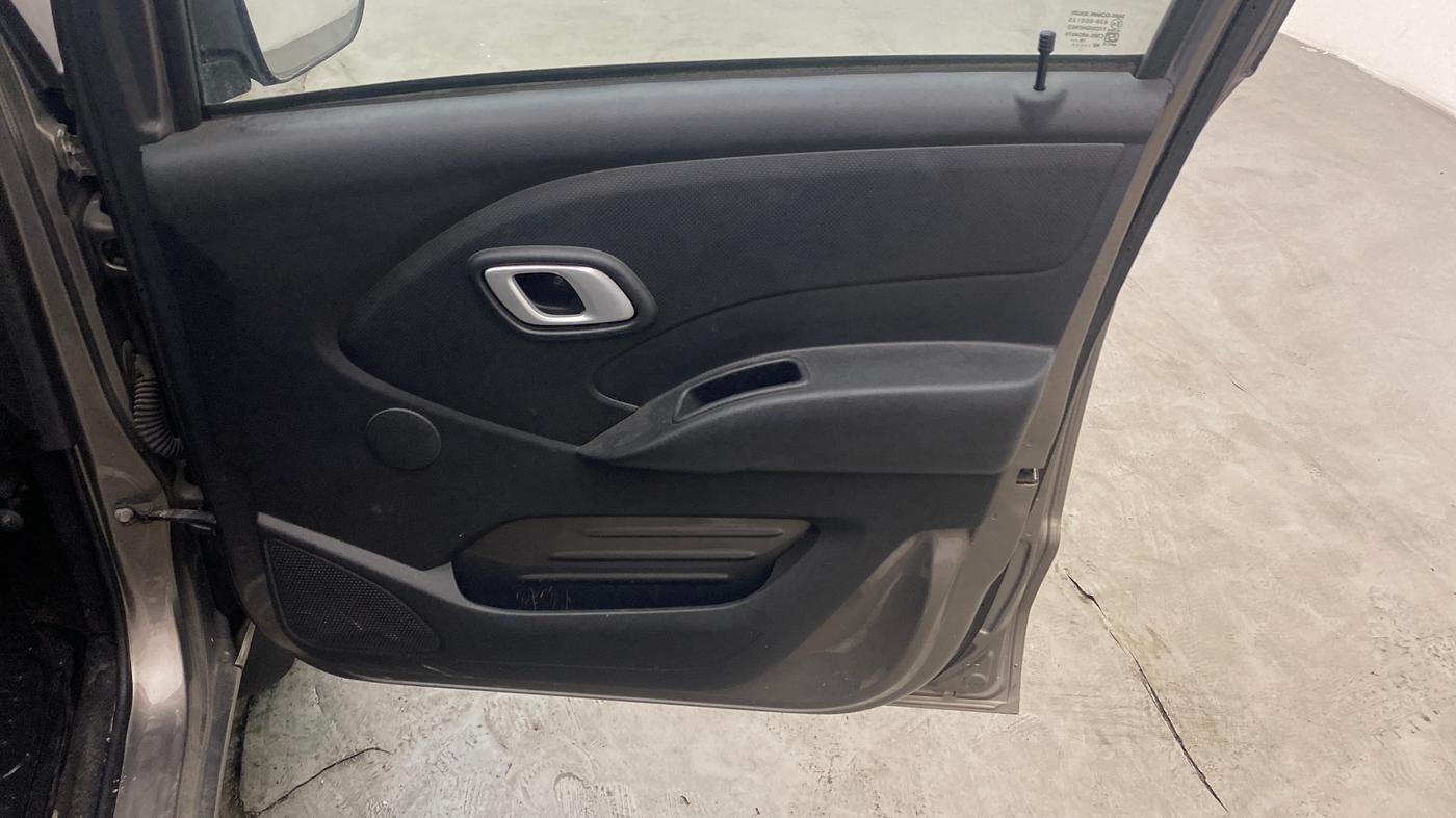 2018 Datsun Redi Go T (O), Petrol, Manual, 44,181 km, Driver Side Door Panels Control