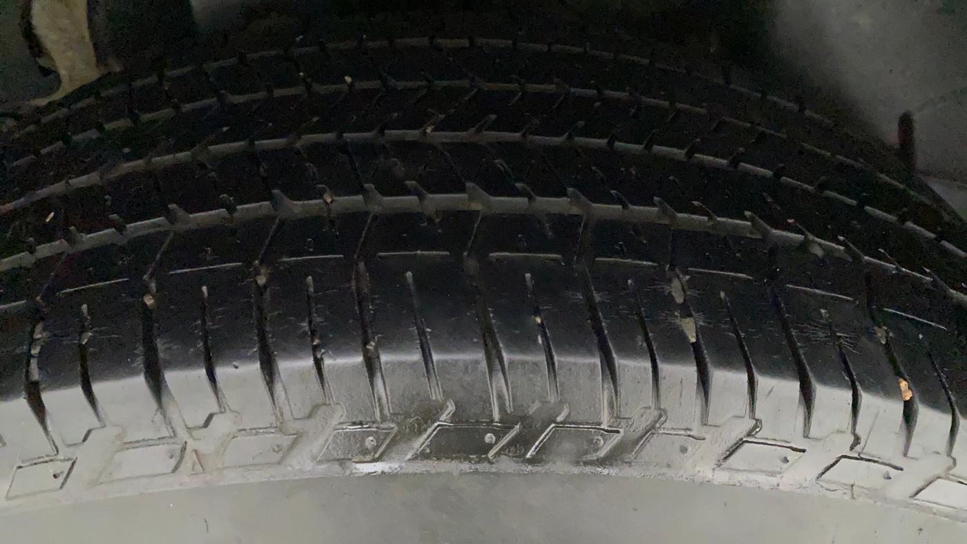 2019 Mahindra XUV500 W5, Diesel, Manual, 52,777 km, Right Front Tyre Tread