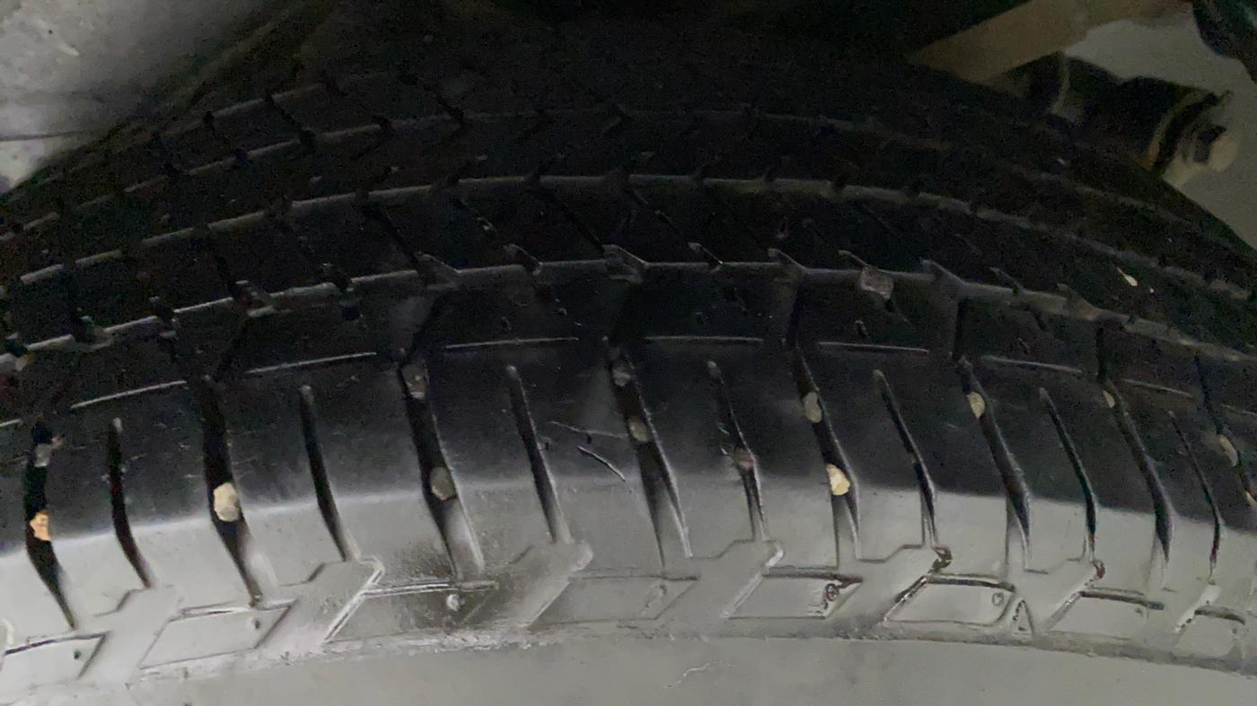 2019 Mahindra XUV500 W5, Diesel, Manual, 52,777 km, Left Front Tyre Tread