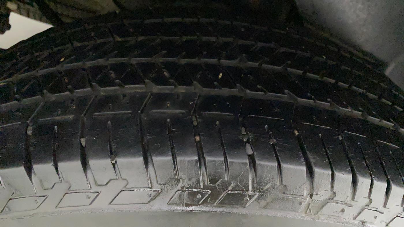 2019 Mahindra XUV500 W5, Diesel, Manual, 52,777 km, Left Rear Tyre Tread