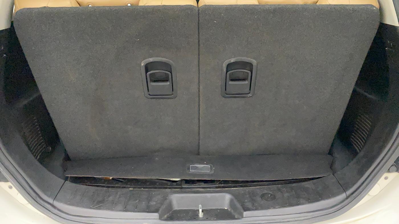 2019 Mahindra XUV500 W5, Diesel, Manual, 52,777 km, Boot Inside