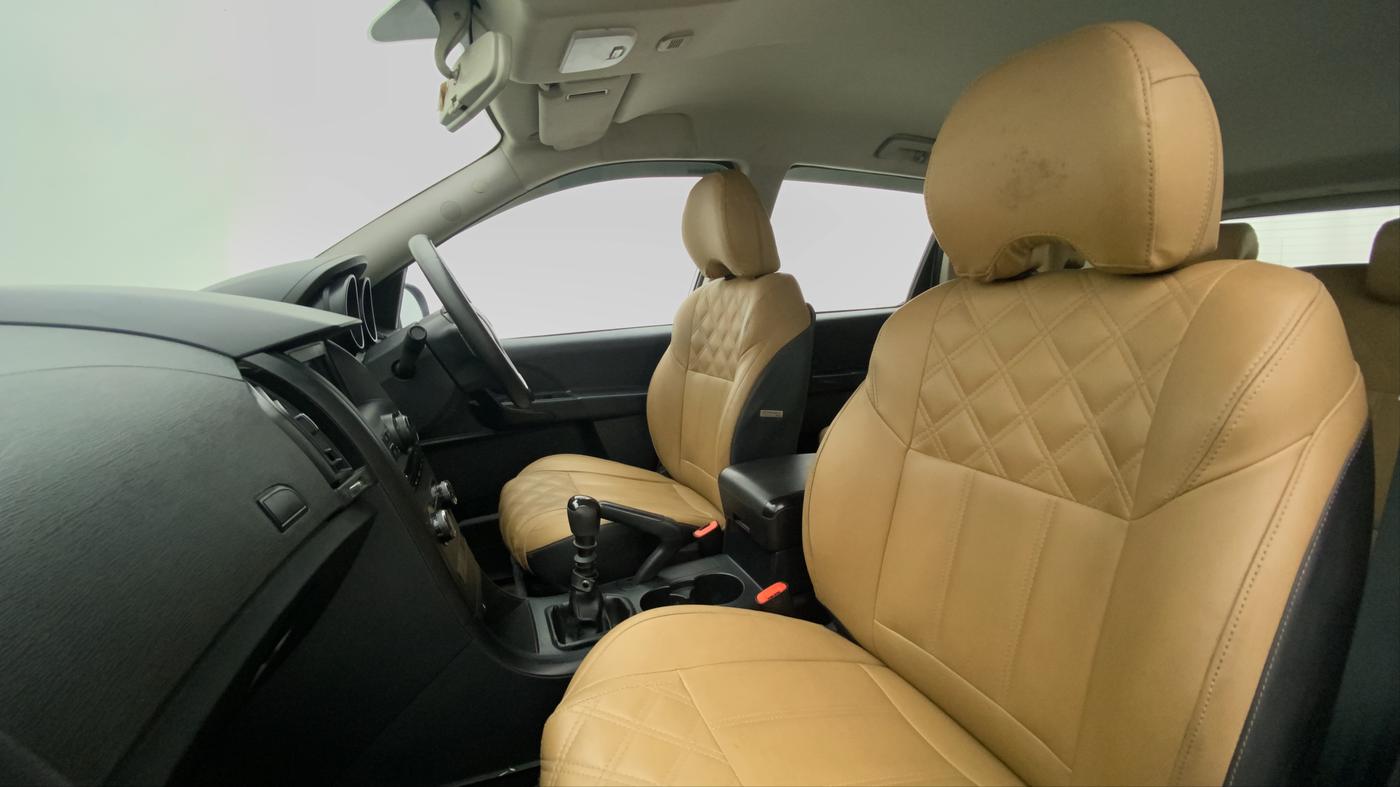 2019 Mahindra XUV500 W5, Diesel, Manual, 52,777 km, Right Side Front Door Cabin