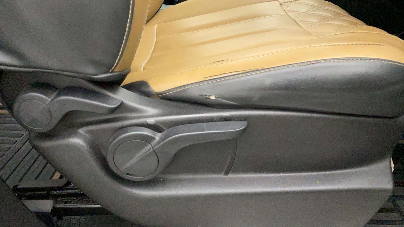 2019 Mahindra XUV500 W5, Diesel, Manual, 52,777 km, Driver Side Adjustment Panel