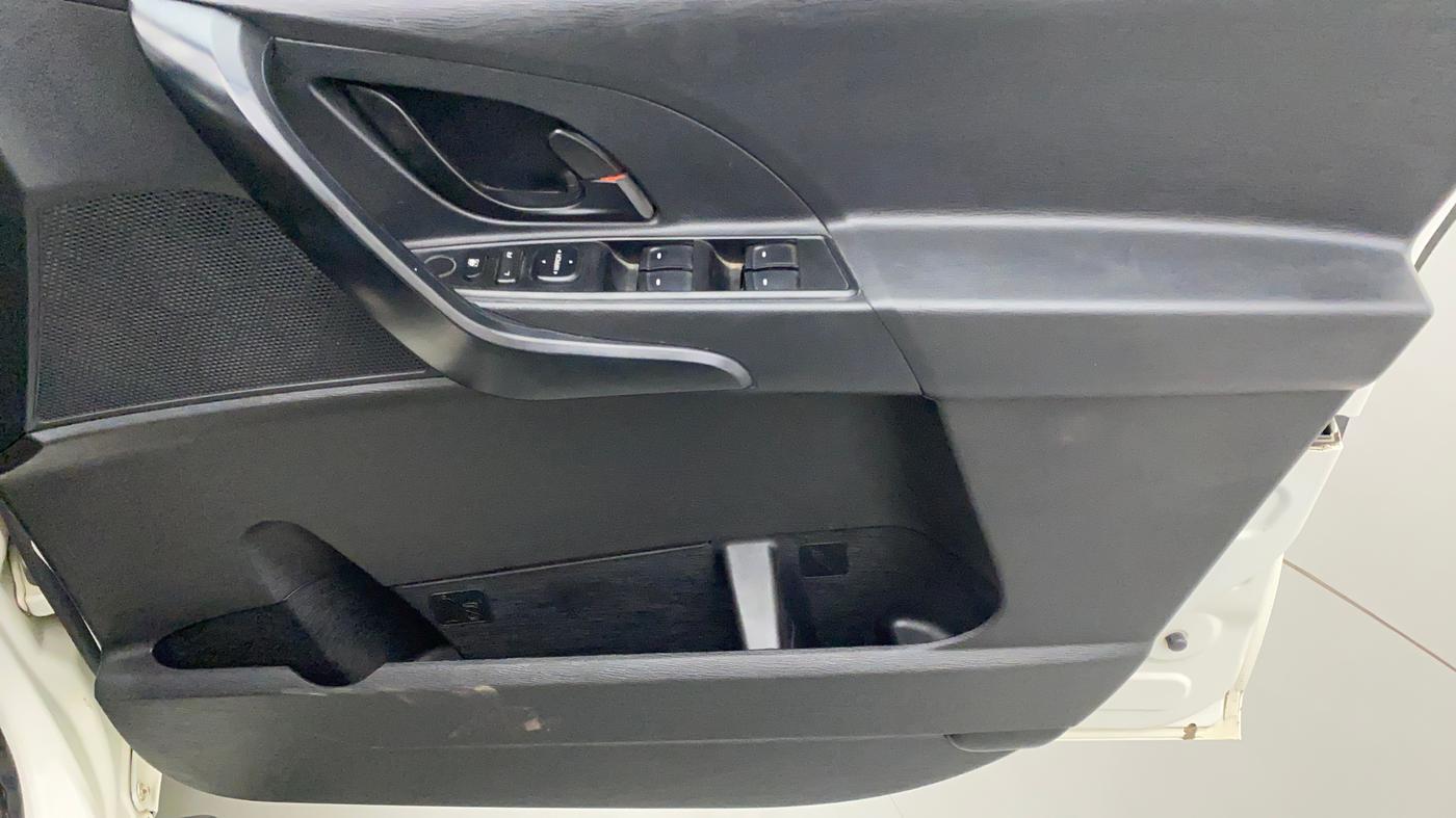 2019 Mahindra XUV500 W5, Diesel, Manual, 52,777 km, Driver Side Door Panels Control