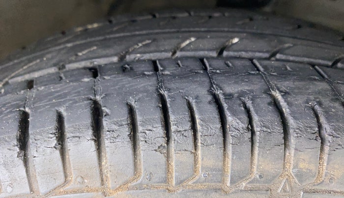 2014 Hyundai i10 MAGNA 1.1 IRDE2, Petrol, Manual, 35,790 km, Right Front Tyre Tread