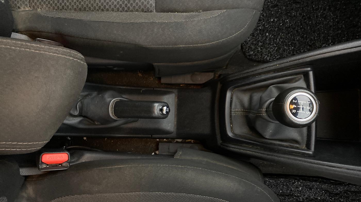 2019 Nissan Kicks XL 1.5, CNG, Manual, 55,560 km, Gear Lever