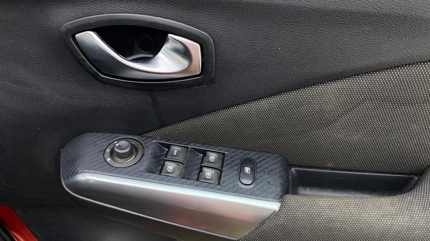 2019 Nissan Kicks XL 1.5, CNG, Manual, 55,560 km, Driver Side Door Panels Control