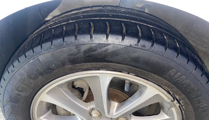 2016 Hyundai Grand i10 ASTA AT 1.2 KAPPA VTVT, Petrol, Automatic, 73,929 km, Left Front Tyre Tread