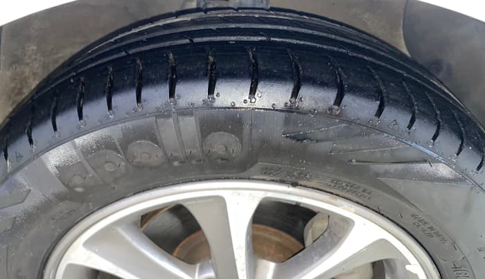 2016 Hyundai Grand i10 ASTA AT 1.2 KAPPA VTVT, Petrol, Automatic, 73,929 km, Right Front Tyre Tread