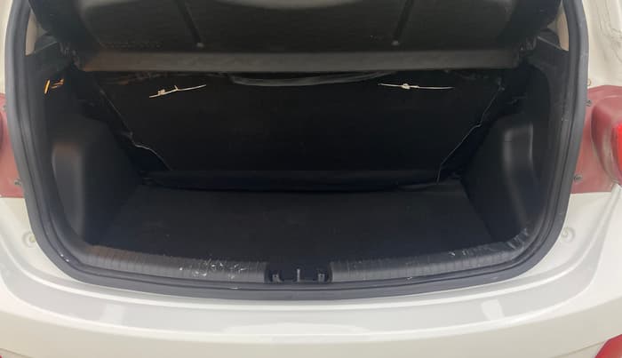 2016 Hyundai Grand i10 ASTA AT 1.2 KAPPA VTVT, Petrol, Automatic, 73,929 km, Boot Inside