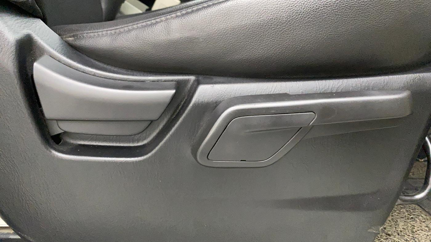 2020 Mahindra Scorpio S9, Diesel, Manual, 27,213 km, Driver Side Adjustment Panel