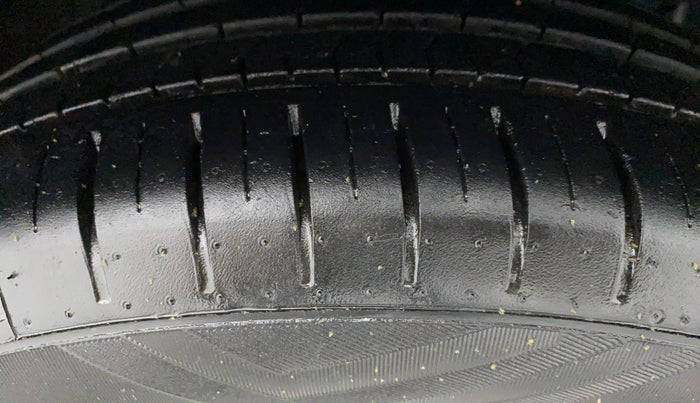 2021 Maruti Baleno ZETA PETROL 1.2, Petrol, Manual, 29,121 km, Right Front Tyre Tread