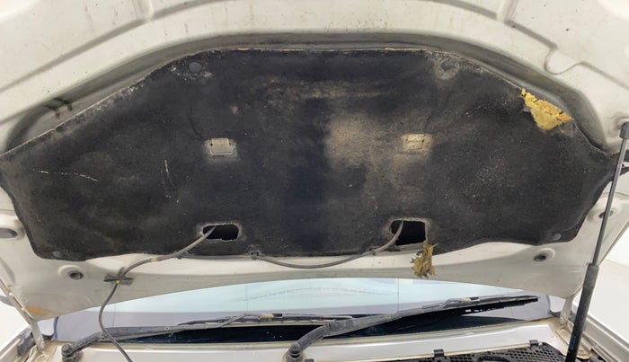 2013 Renault Duster 85 PS RXL DIESEL, Diesel, Manual, 88,754 km, Bonnet (hood) - Insulation cover has minor damage