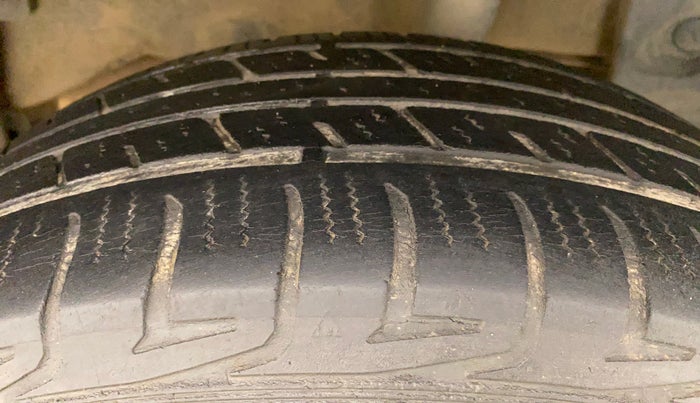 2013 Renault Duster 85 PS RXL DIESEL, Diesel, Manual, 88,754 km, Left Rear Tyre Tread