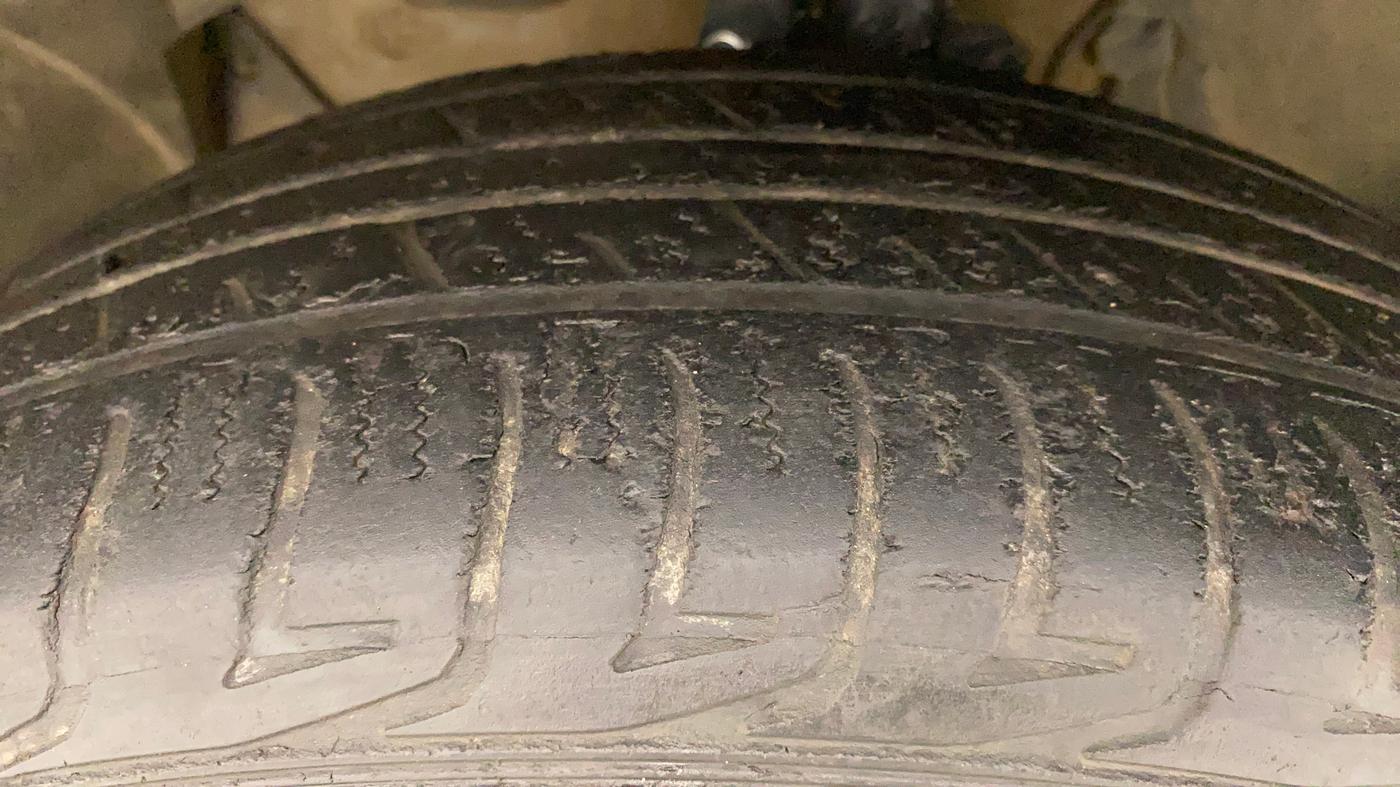 2013 Renault Duster 85 PS RXL DIESEL, Diesel, Manual, 88,754 km, Left Front Tyre Tread
