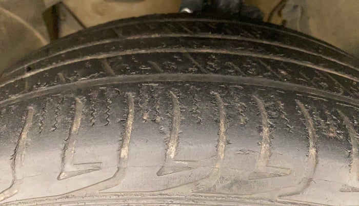2013 Renault Duster 85 PS RXL DIESEL, Diesel, Manual, 88,754 km, Left Front Tyre Tread