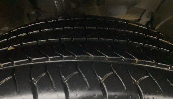 2015 Renault Duster 85 PS RXL DIESEL, Diesel, Manual, 74,695 km, Right Front Tyre Tread