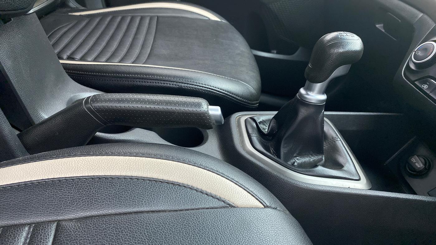 2015 Hyundai Creta 1.6 S, Petrol, Manual, 61,424 km, Gear Lever