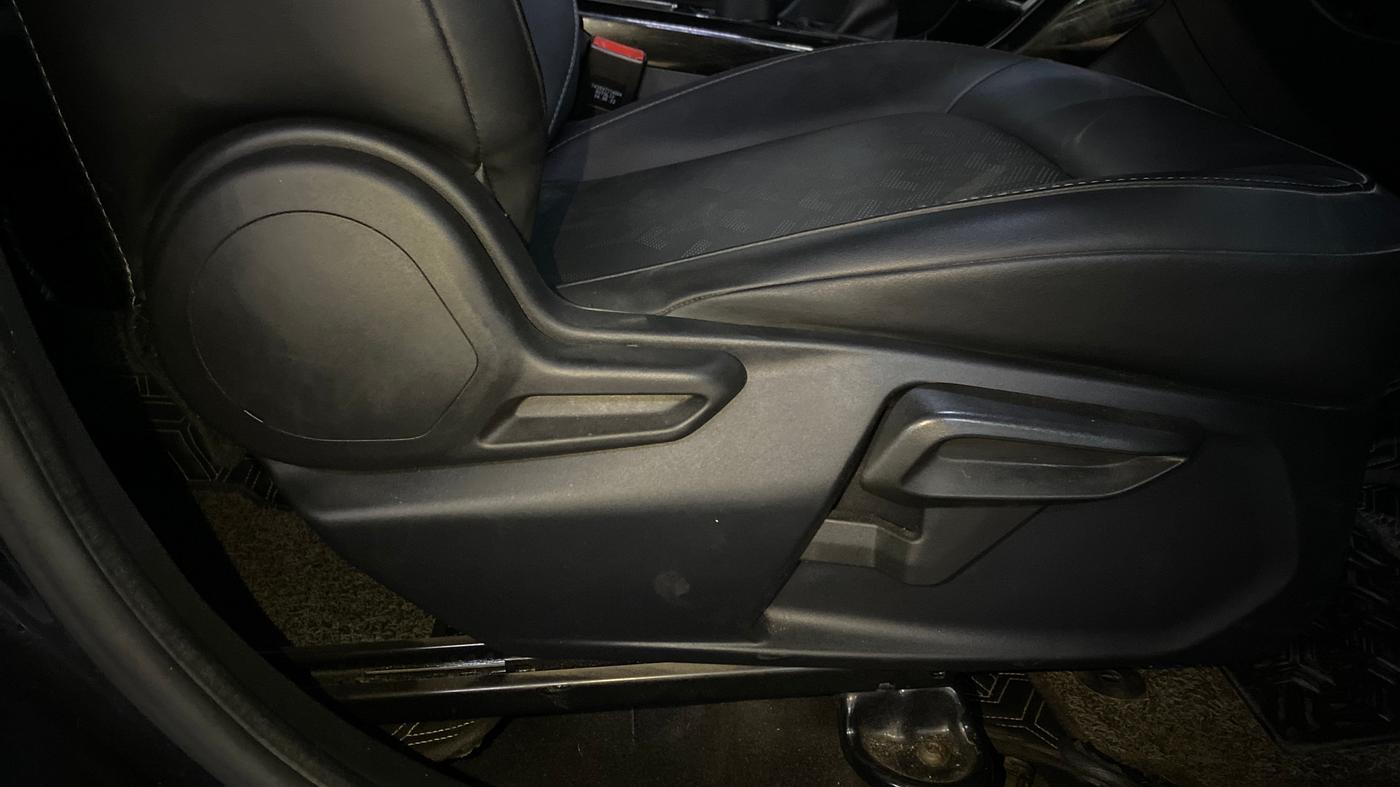 2022 Tata NEXON XZ PLUS (O) DIESEL DARK EDITION, Diesel, Manual, 61,670 km, Driver Side Adjustment Panel