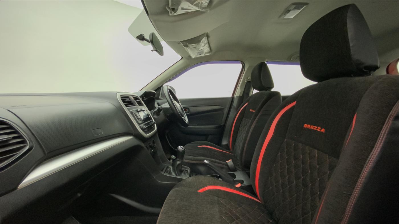 2018 Maruti Vitara Brezza VDI, Diesel, Manual, 66,135 km, Right Side Front Door Cabin