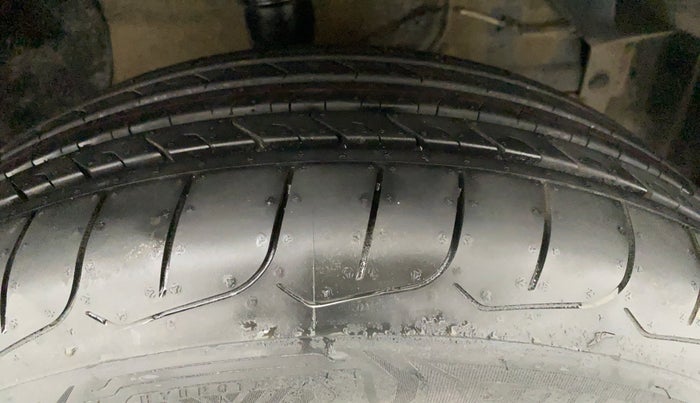 2018 Maruti Vitara Brezza VDI, Diesel, Manual, 66,135 km, Right Front Tyre Tread