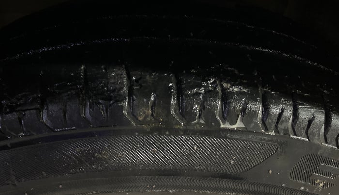 2017 Maruti Dzire VDI AMT, Diesel, Automatic, 58,029 km, Left Front Tyre Tread