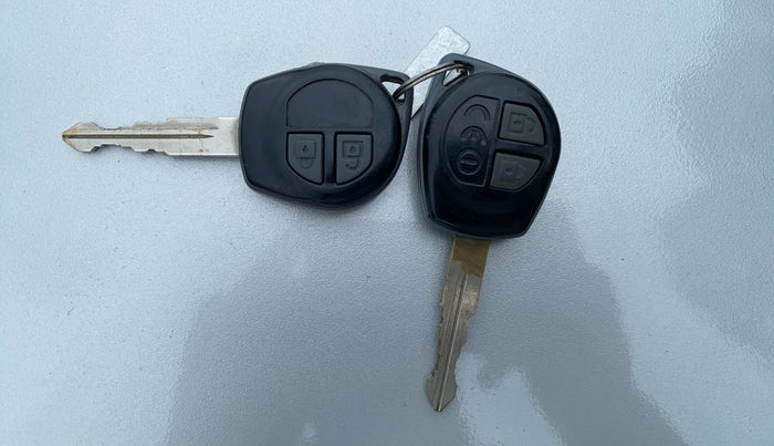 2013 Maruti Swift VXI, Petrol, Manual, 54,248 km, Key Close Up