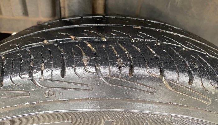 2013 Maruti Swift VXI, Petrol, Manual, 54,248 km, Right Rear Tyre Tread