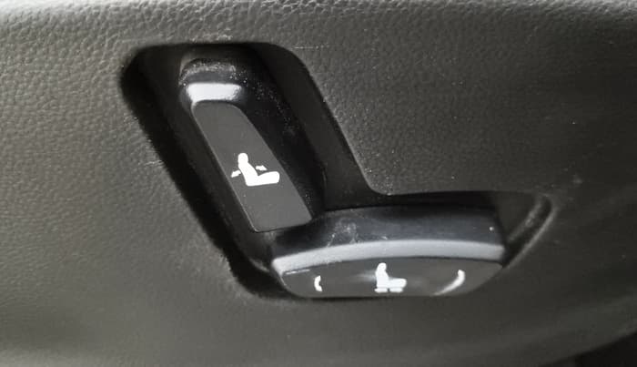 2022 MG HECTOR PLUS SHARP 2.0 DIESEL TURBO MT 6-STR, Diesel, Manual, 72,032 km, Driver Side Adjustment Panel