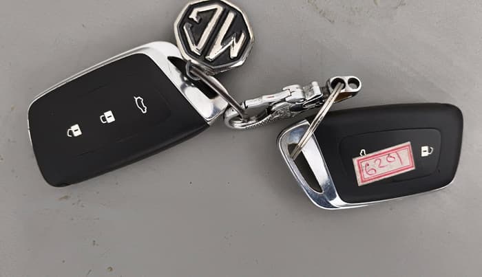 2022 MG HECTOR PLUS SHARP 2.0 DIESEL TURBO MT 6-STR, Diesel, Manual, 72,032 km, Key Close Up