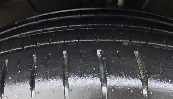 2019 Maruti Baleno ALPHA PETROL 1.2, Petrol, Manual, 28,396 km, Left Front Tyre Tread