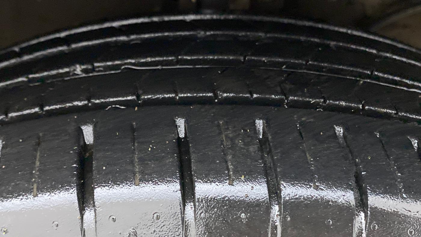 2019 Maruti Baleno ALPHA PETROL 1.2, Petrol, Manual, 28,396 km, Right Front Tyre Tread