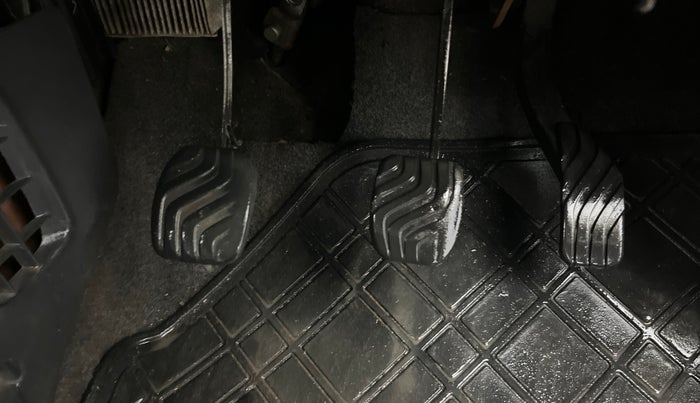 2016 Renault Kwid RXT 1.0, Petrol, Manual, 60,116 km, Pedals