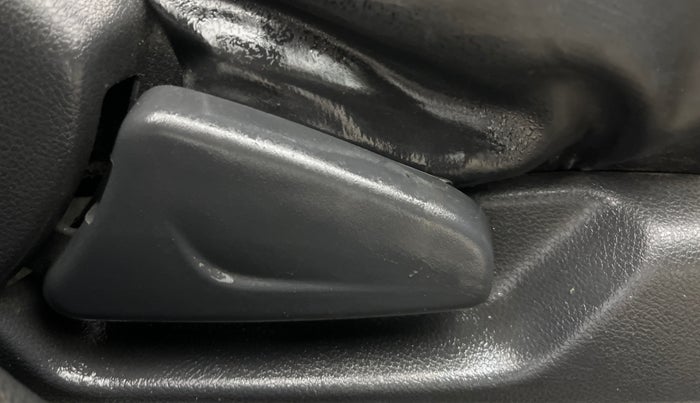 2016 Renault Kwid RXT 1.0, Petrol, Manual, 60,116 km, Driver Side Adjustment Panel