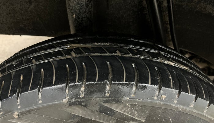 2016 Renault Kwid RXT 1.0, Petrol, Manual, 60,116 km, Right Rear Tyre Tread