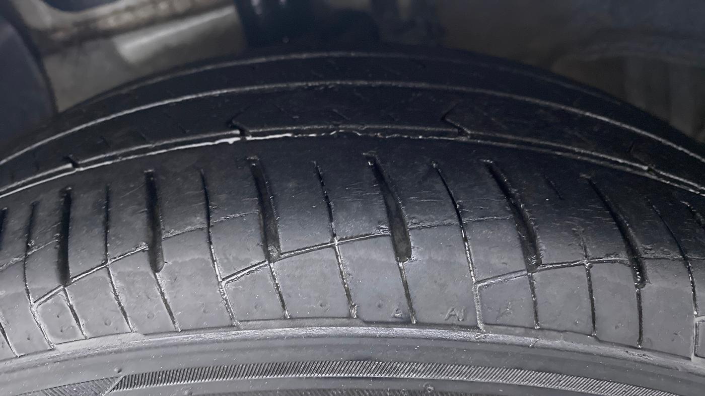 2018 Hyundai Grand i10 SPORTZ O 1.2, Petrol, Manual, 23,976 km, Left Front Tyre Tread