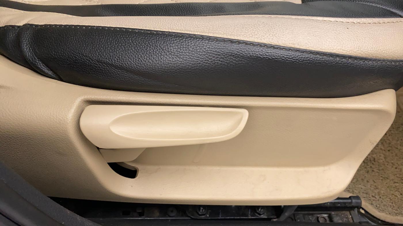 2019 Volkswagen Ameo HIGHLINE PLUS DSG 1.5, Diesel, Automatic, 59,657 km, Driver Side Adjustment Panel