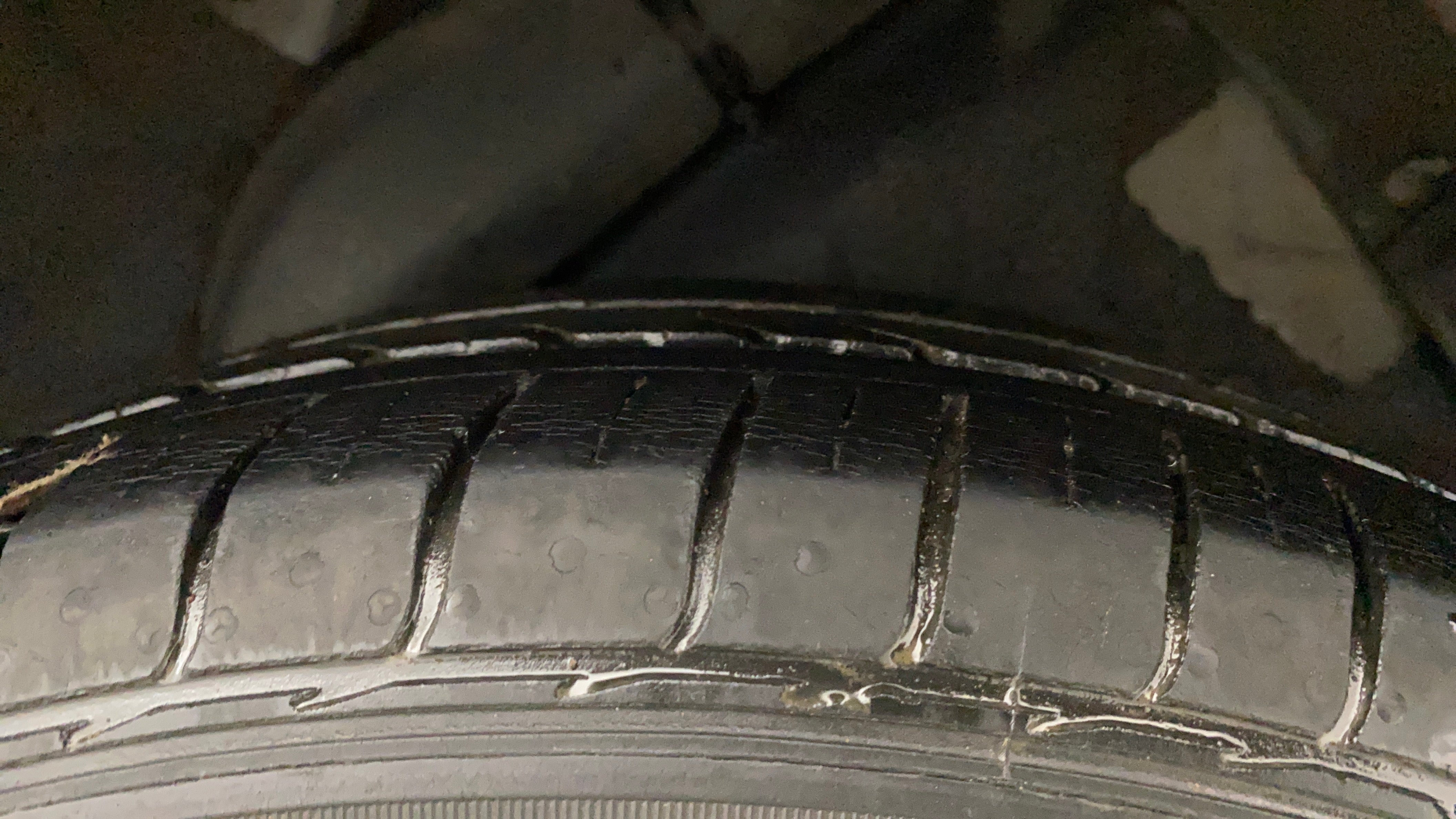 camera-Left-Rear-Tyre-Tread