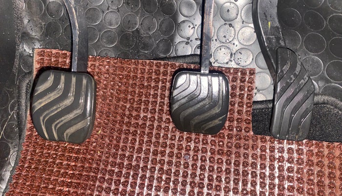 2019 Renault TRIBER RXT, Petrol, Manual, 31,668 km, Pedals