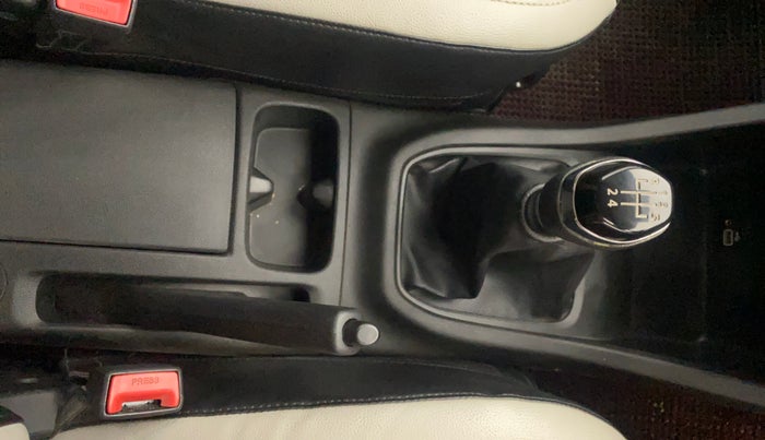 2019 Renault TRIBER RXT, Petrol, Manual, 31,668 km, Gear Lever