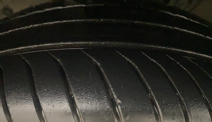 2019 Renault TRIBER RXT, Petrol, Manual, 31,668 km, Left Front Tyre Tread