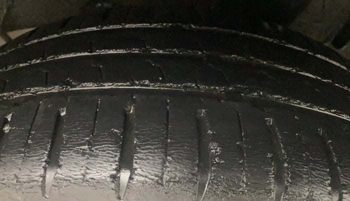 2019 Renault TRIBER RXT, Petrol, Manual, 31,668 km, Left Rear Tyre Tread